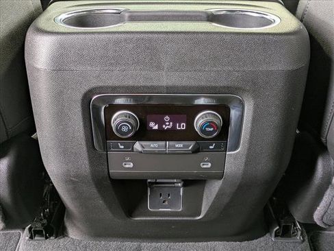 Used 2023 Chevrolet Tahoe Z71 w/ Luxury Package AWD/4WD image 21