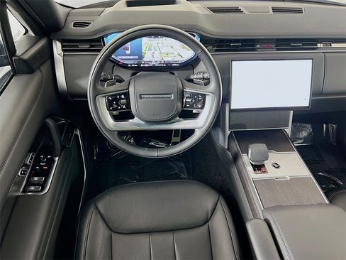 Used 2025 Land Rover Range Rover Long Wheelbase SE image 24