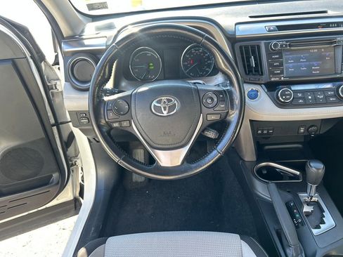 Used 2018 Toyota RAV4 XLE image 21
