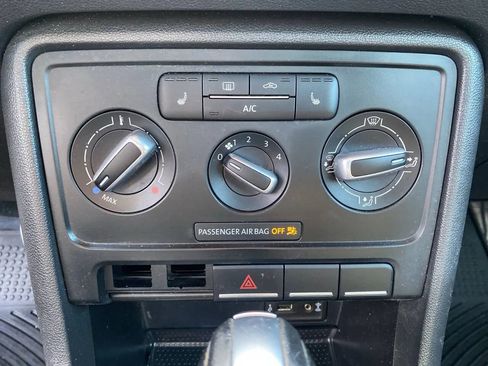 Used 2018 Volkswagen Beetle 2.0T Coast image 18