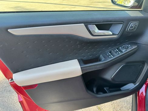 Used 2020 Ford Escape SEL image 18