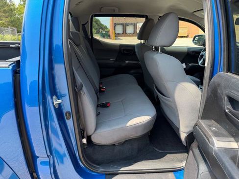 Used 2018 Toyota Tacoma SR5 RWD image 16