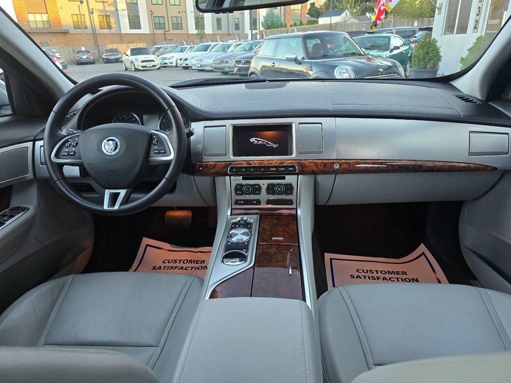 Used 2013 Jaguar XF RWD image 17