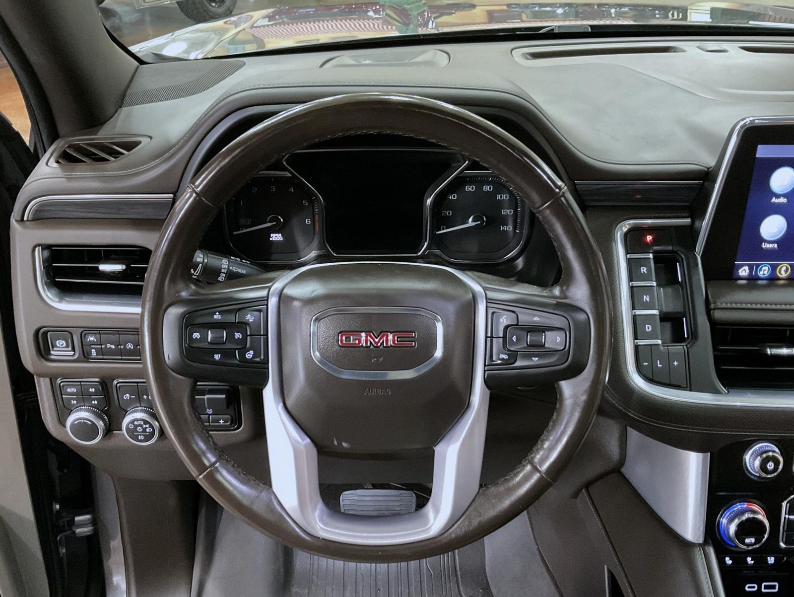 Certified 2021 GMC Yukon SLT w/ SLT Luxury Plus Package AWD/4WD image 13