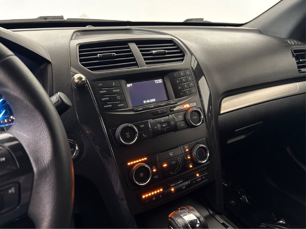Used 2018 Ford Explorer XLT FWD image 38