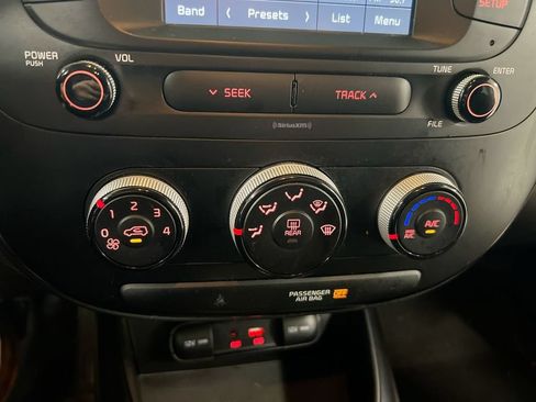Used 2019 Kia Soul FWD image 16