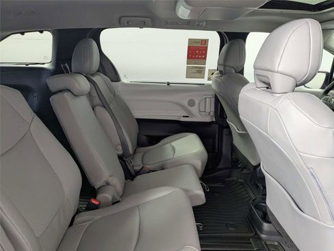 New 2026 Toyota Sienna XLE image 21