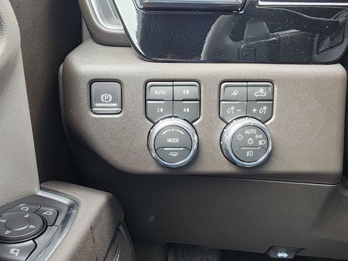 New 2026 GMC Sierra 1500 SLT w/ SLT Premium Package image 19