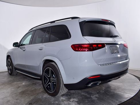 Used 2025 Mercedes-Benz GLS 450 4MATIC image 3