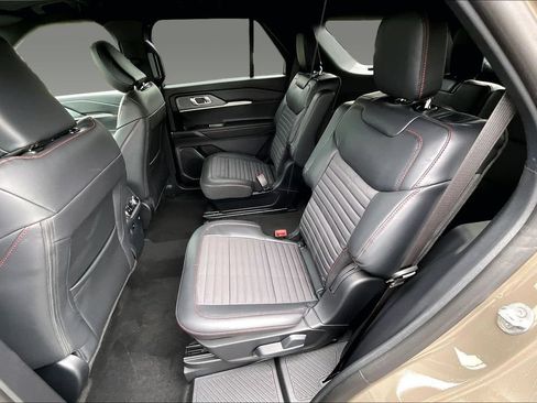 New 2026 Ford Explorer ST-Line w/ ST-Line Street Pack AWD/4WD image 7