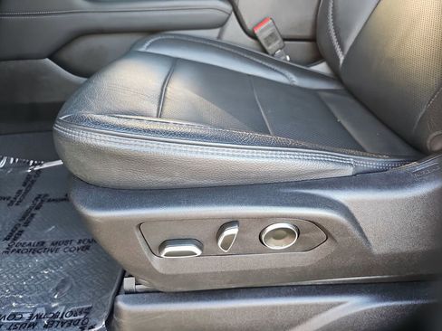 Used 2025 GMC Yukon Denali image 17