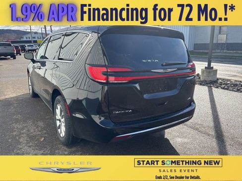 New 2026 Chrysler Pacifica Select image 4