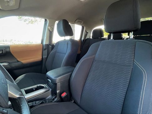 Used 2018 Toyota Tacoma SR5 image 11