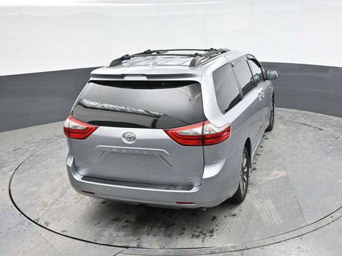 Used 2020 Toyota Sienna XLE w/ XLE Navigation Package AWD/4WD image 21