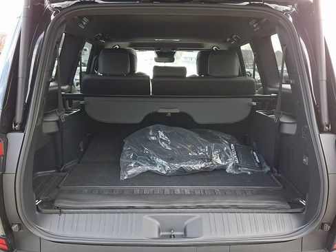 Used 2025 Lexus GX 550 w/ Accessory Package (2T) AWD/4WD image 19