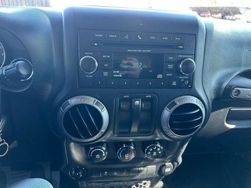 Used 2017 Jeep Wrangler Sport w/ Quick Order Package 24S AWD/4WD image 39