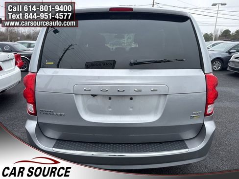 Used 2019 Dodge Grand Caravan SXT image 5