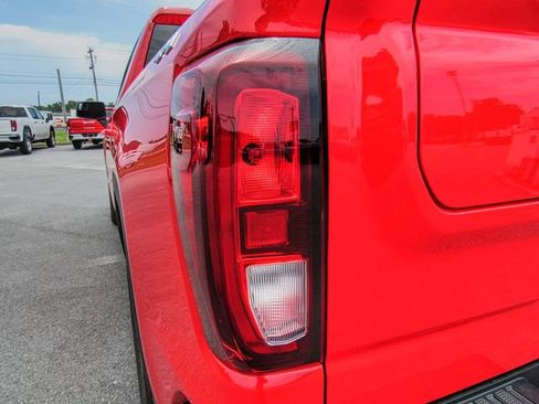 New 2025 GMC Sierra 1500 Elevation image 7