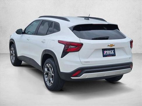 Used 2025 Chevrolet Trax LT w/ LT Convenience Package FWD image 8