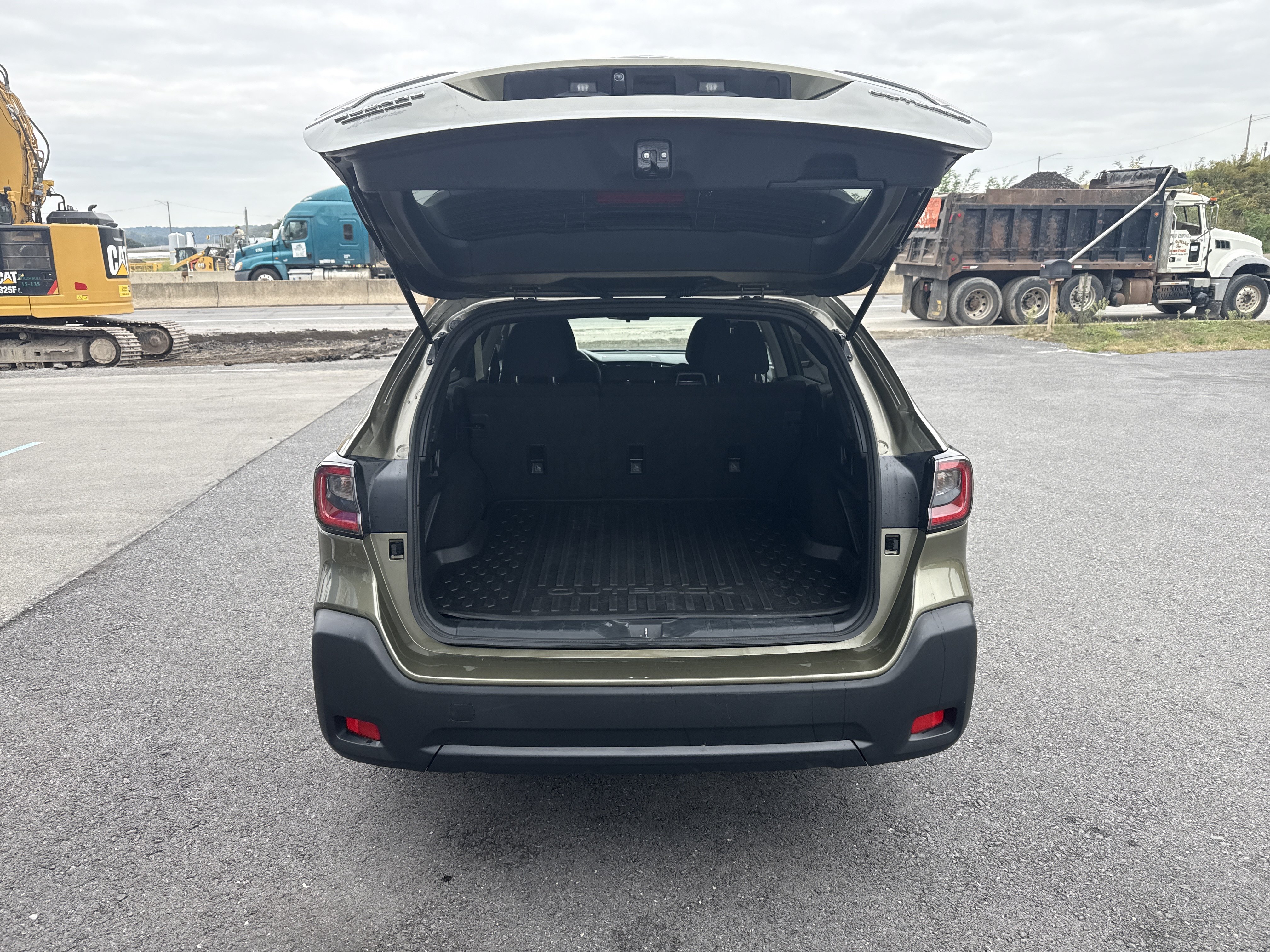 Used 2025 Subaru Outback Premium AWD/4WD image 5