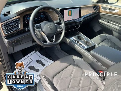 Used 2025 Volkswagen Atlas SE FWD image 16