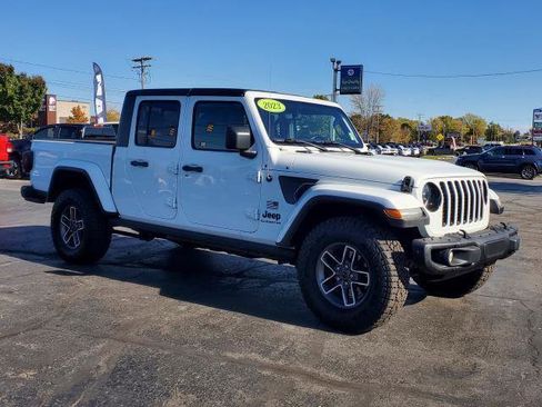 Used 2023 Jeep Gladiator Sport image 2