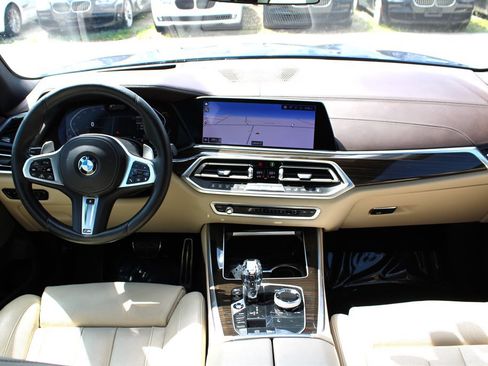 Used 2019 BMW X5 xDrive50i w/ M Sport Package AWD/4WD image 11