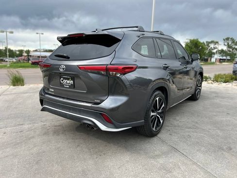 Used 2022 Toyota Highlander XSE FWD image 7