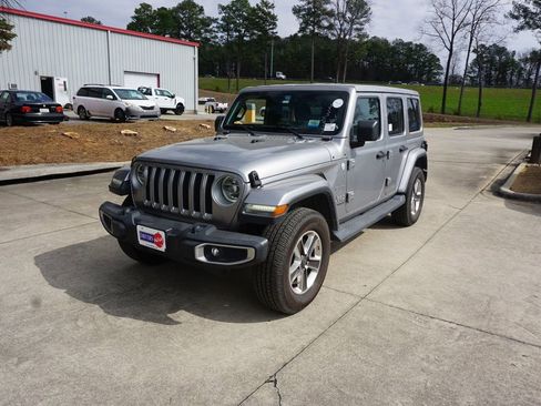 Used 2018 Jeep Wrangler Unlimited Sahara image 25