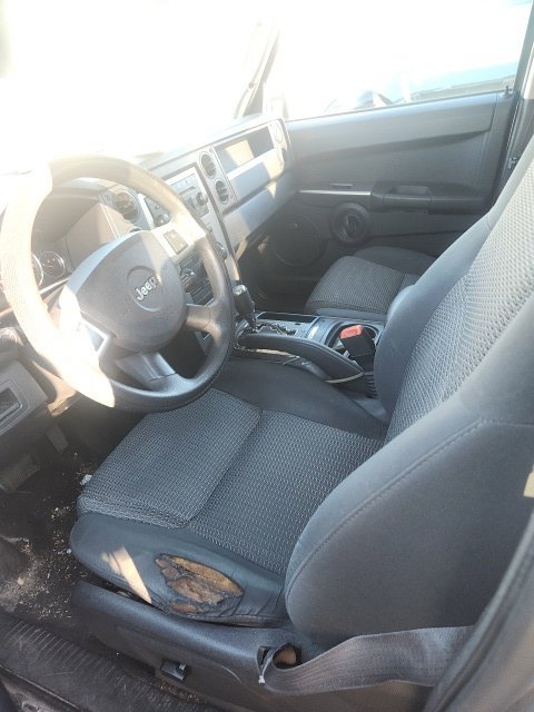 Used 2008 Jeep Commander Sport AWD/4WD image 2
