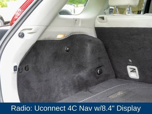 Used 2019 Jeep Cherokee Limited w/ Luxury Group AWD/4WD image 18