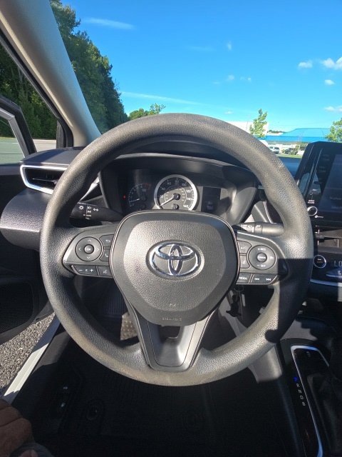 Used 2022 Toyota Corolla LE FWD image 18