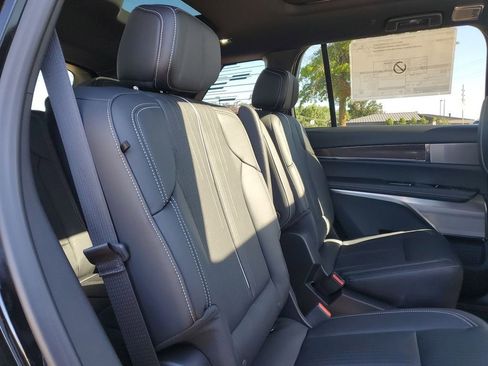 New 2026 Cadillac Vistiq Luxury image 28