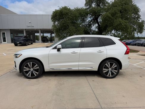 Certified 2023 Volvo XC60 B5 Plus AWD/4WD image 3