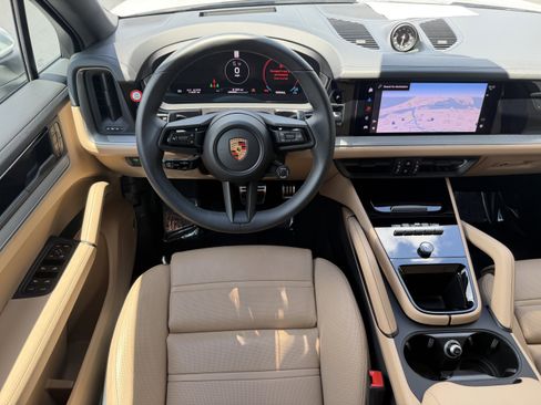 Certified 2024 Porsche Cayenne S AWD/4WD image 18