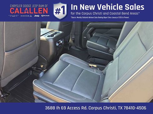 Used 2023 GMC Yukon XL SLT w/ SLT Premium Package RWD image 21