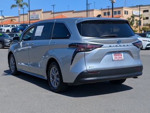 Used 2025 Toyota Sienna LE FWD image 13