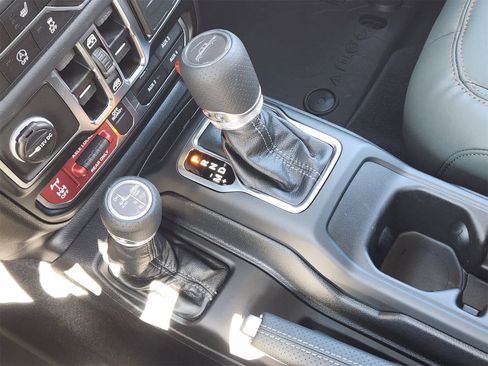 New 2025 Jeep Gladiator Mojave image 19