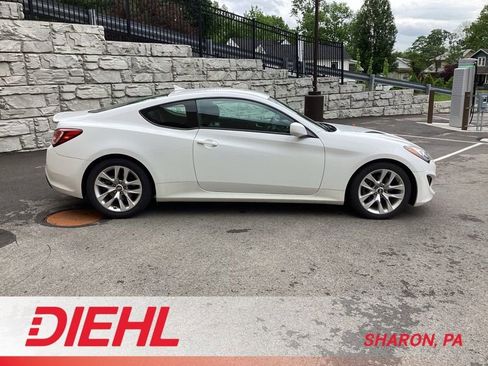 Used 2013 Hyundai Genesis 2.0T RWD image 8