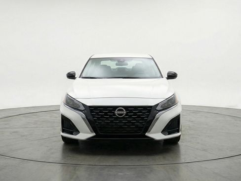 Used 2025 Nissan Altima 2.5 SV image 1