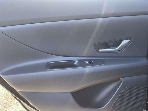 New 2026 Hyundai Elantra SE image 9