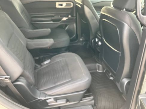 Used 2020 Ford Explorer XLT w/ Comfort Package AWD/4WD image 18