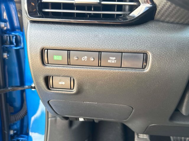 Used 2025 Nissan Sentra SR FWD image 27
