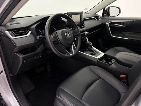 Used 2019 Toyota RAV4 XLE Premium w/ Cold Weather Package AWD/4WD image 12