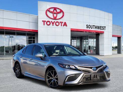 Used 2023 Toyota Camry SE image 1
