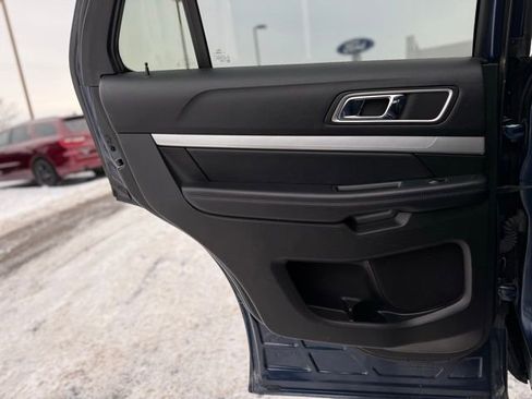 Used 2017 Ford Explorer XLT image 7
