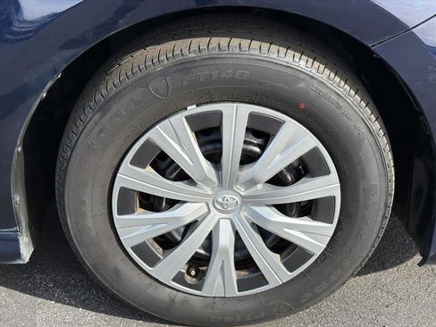 Used 2022 Toyota Camry LE image 32