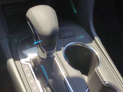 Used 2024 Chevrolet Equinox LT FWD image 16