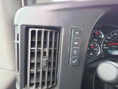 Used 2017 Chevrolet Express 2500 RWD image 14
