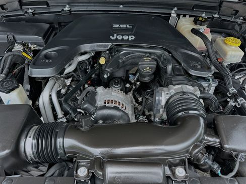 Used 2019 Jeep Wrangler Unlimited Rubicon AWD/4WD image 31